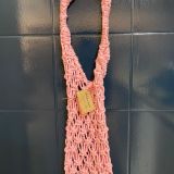 Bolsa tejida al crochet rosa